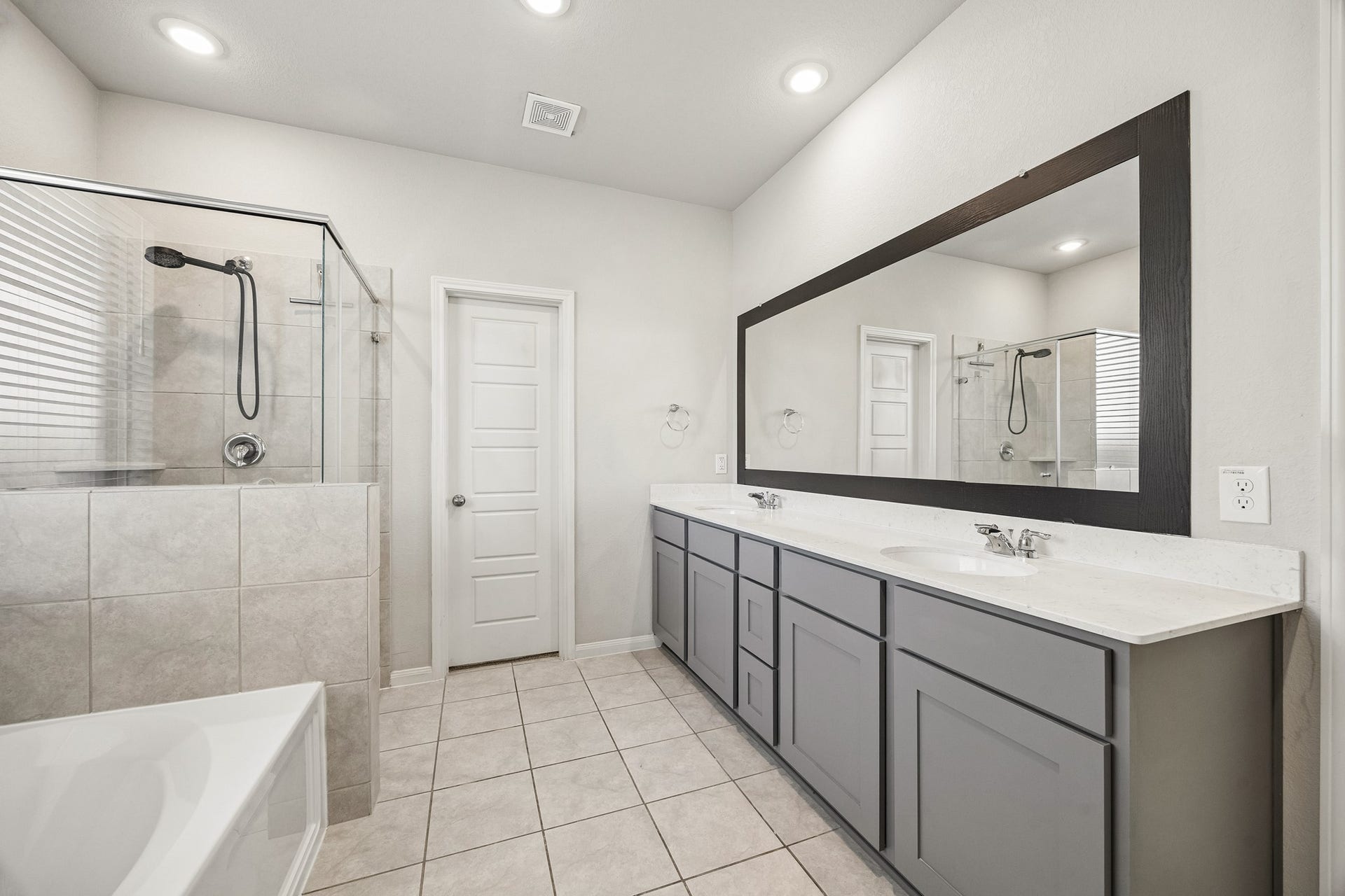 1625 Darwin Cedar Drive, Iowa Colony, TX 77583