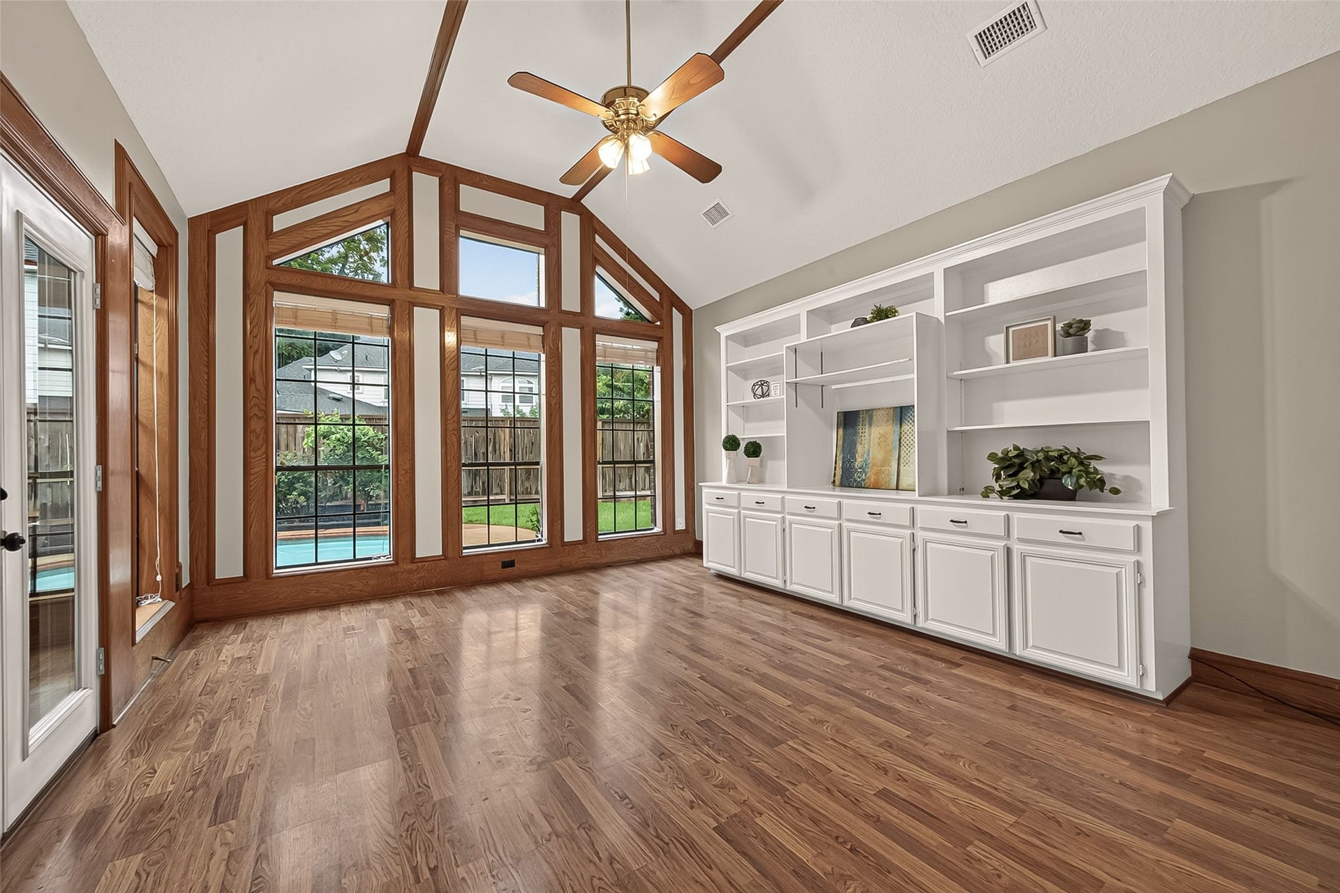 1410 Briar Green Court, Richmond, TX 77406 This large space known as the sun room can also be used as a secondary family room, or an at home office!
