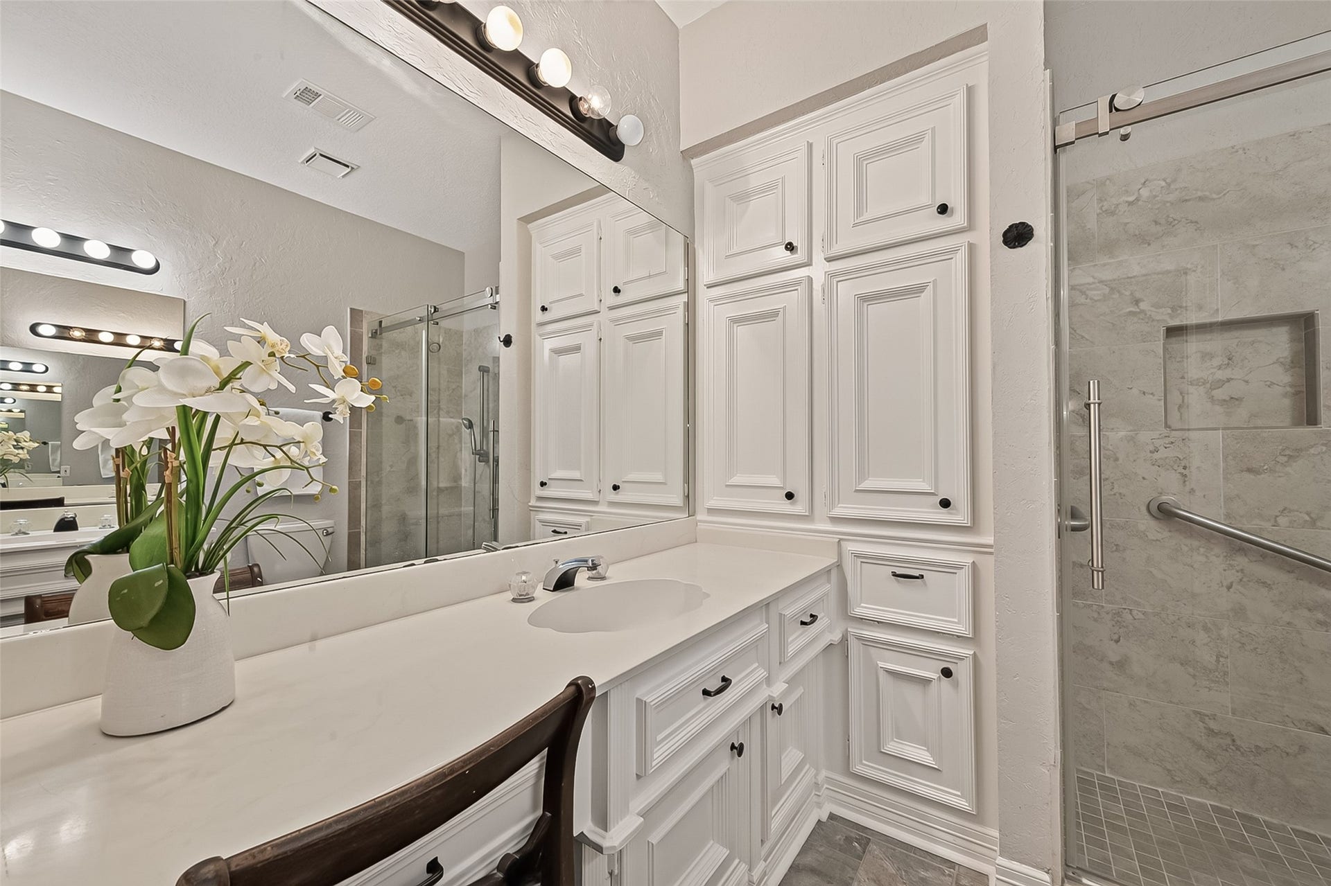 1410 Briar Green Court, Richmond, TX 77406 This 2nd Full bathroom offers dual vanities and custom built in cabinets.