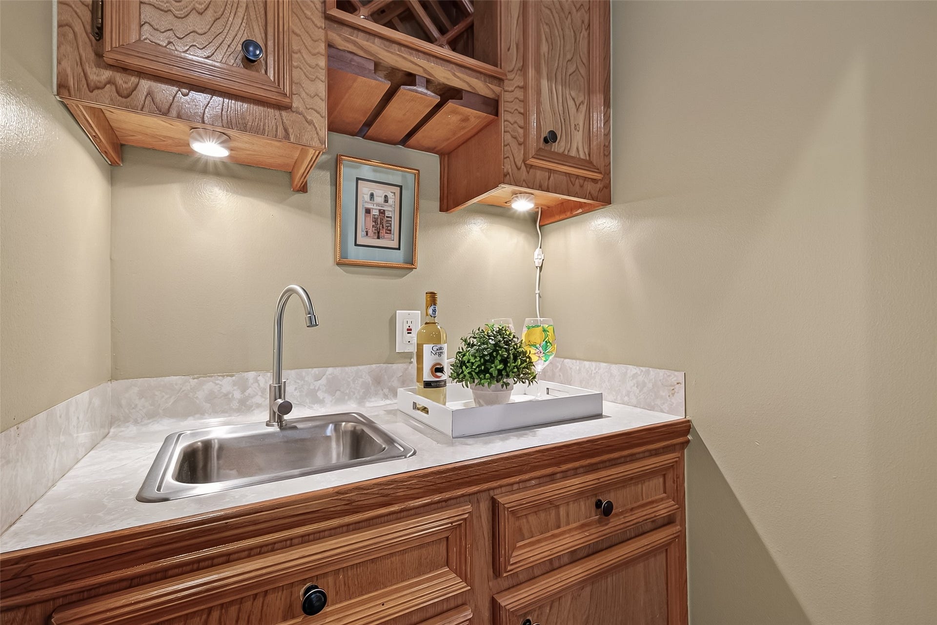 1410 Briar Green Court, Richmond, TX 77406 Wet bar located in the family Room