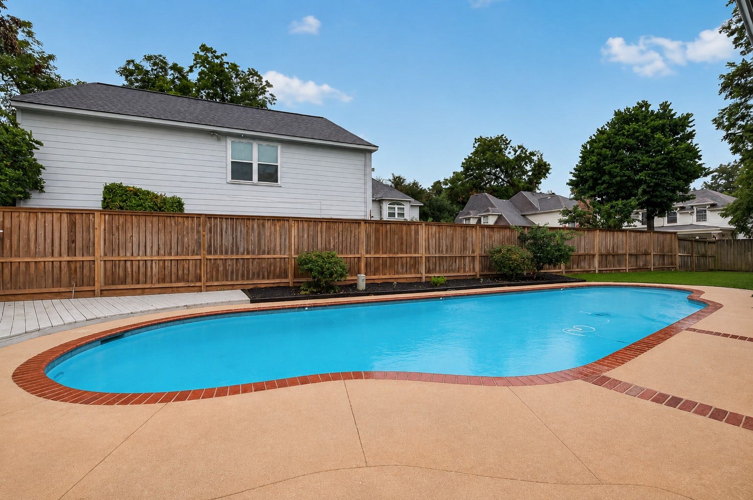 1410 Briar Green Court, Richmond, TX 77406 Large Sparkling Swimming Pool for your enjoyment!