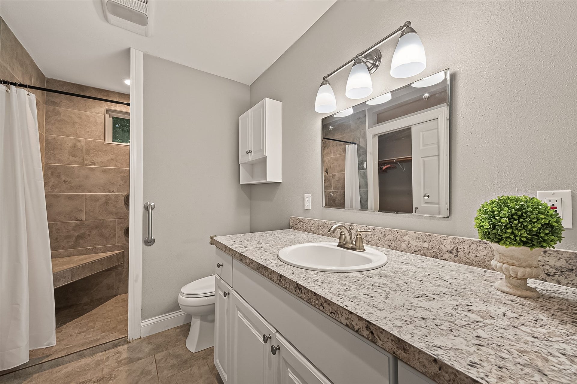 1410 Briar Green Court, Richmond, TX 77406 Full Bathroom with a large shower located in the Guest Qtrs
