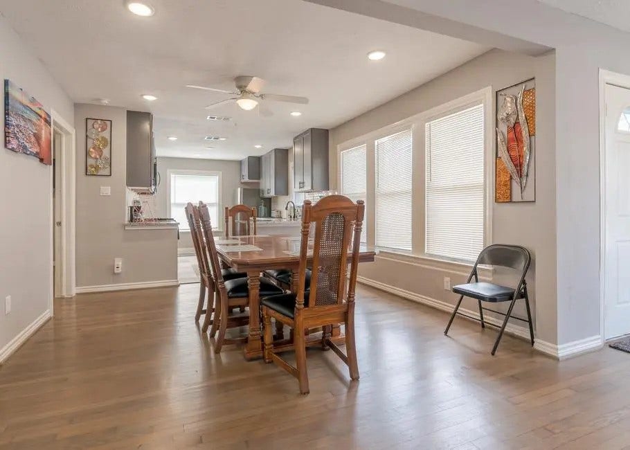 1408 Bowie Drive, Galveston, TX 77551 Dining table, furniture stage