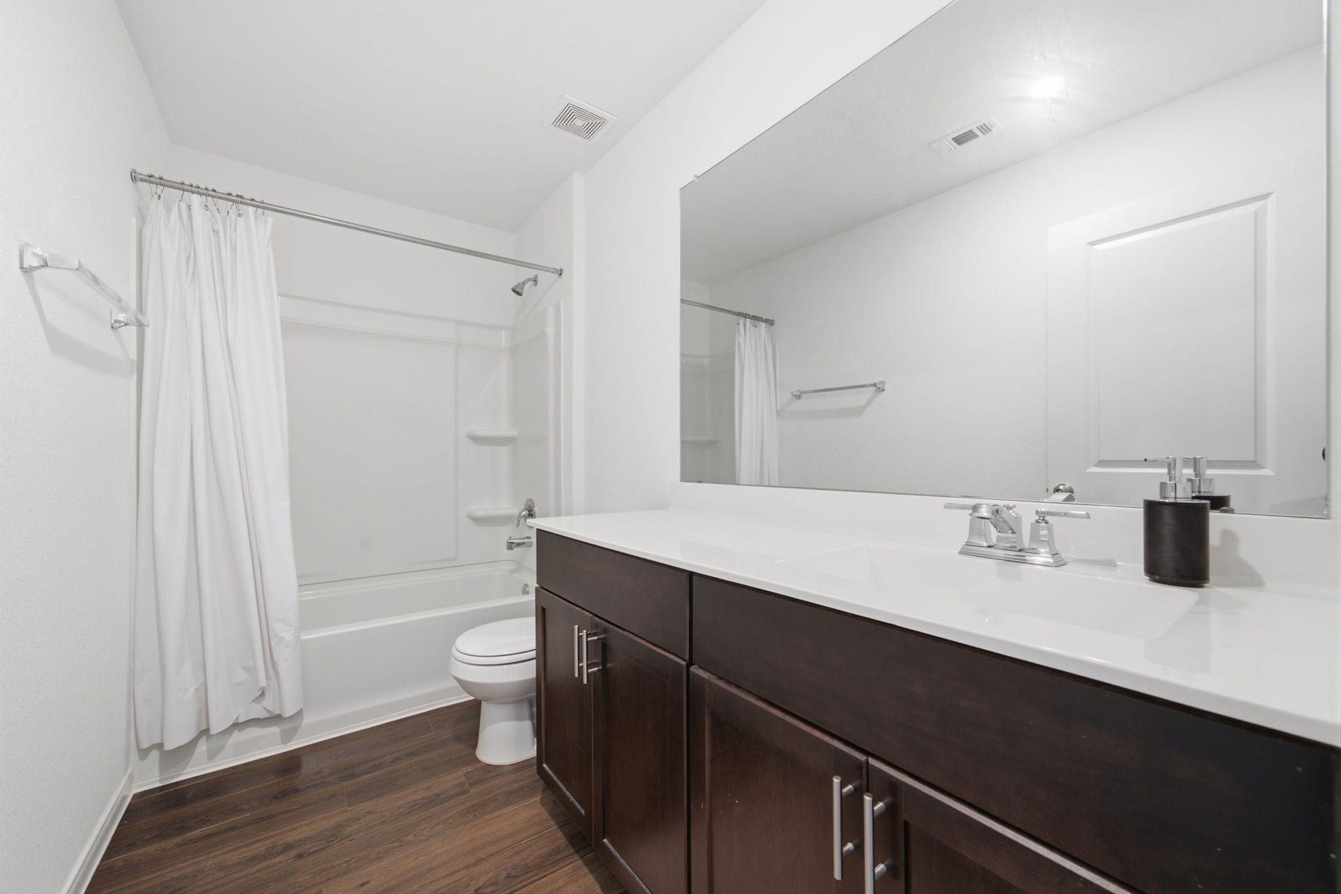 The large hall bath located between the 2 secondary bedrooms upstairs.