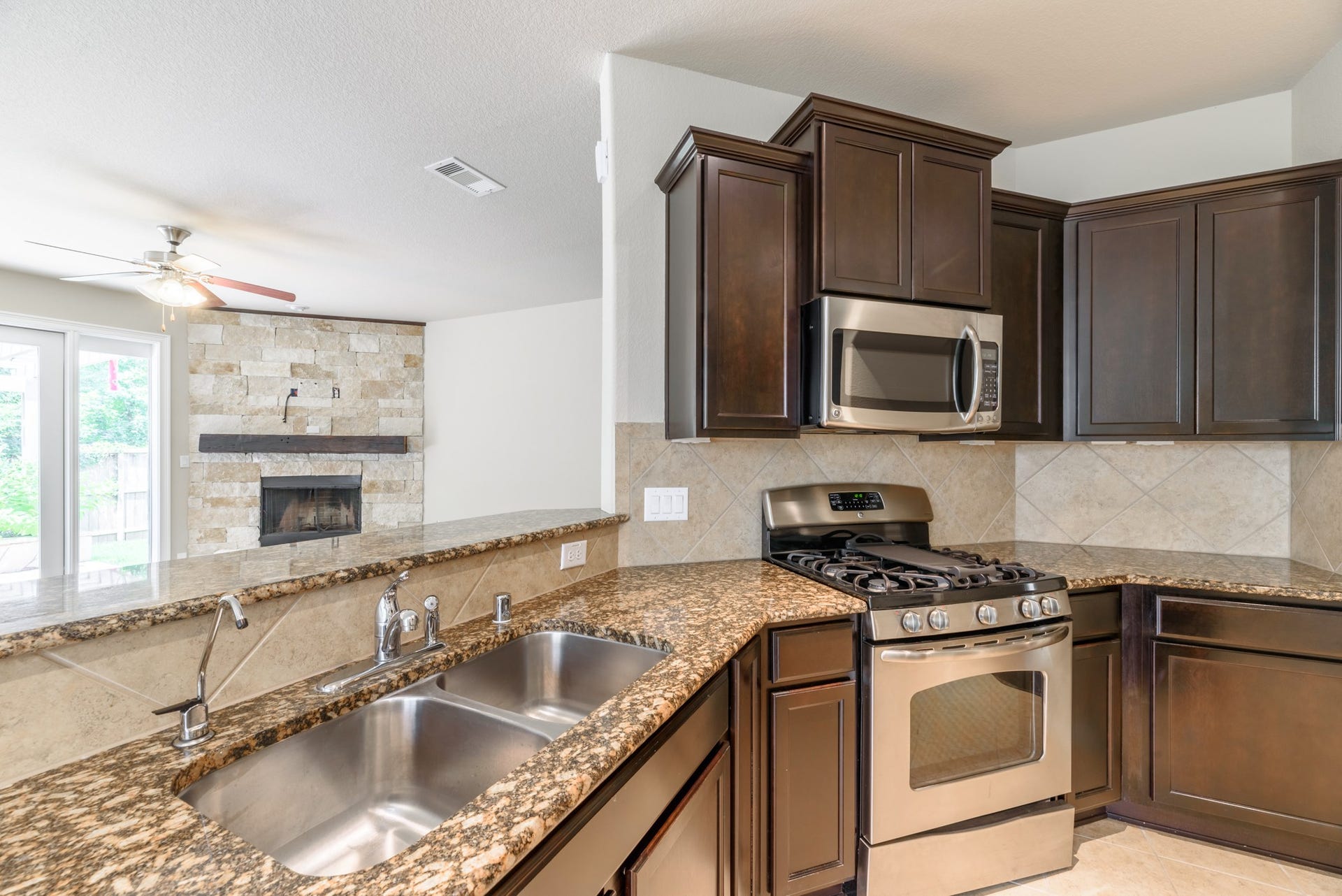 202 Black Swan Place, Magnolia, TX 77354 Closeup view of the granite countertops and stainless appliances.