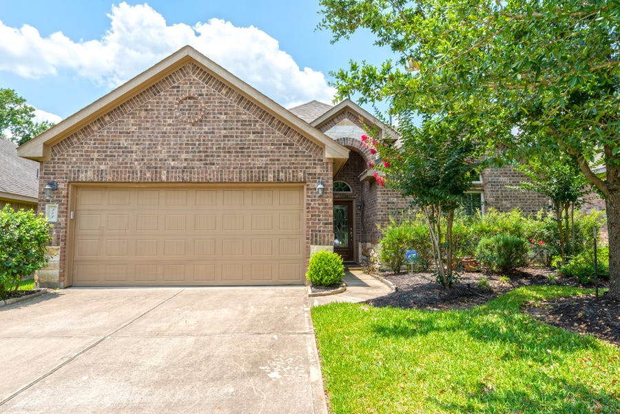 Property photo for 202 Black Swan Place, Magnolia, TX