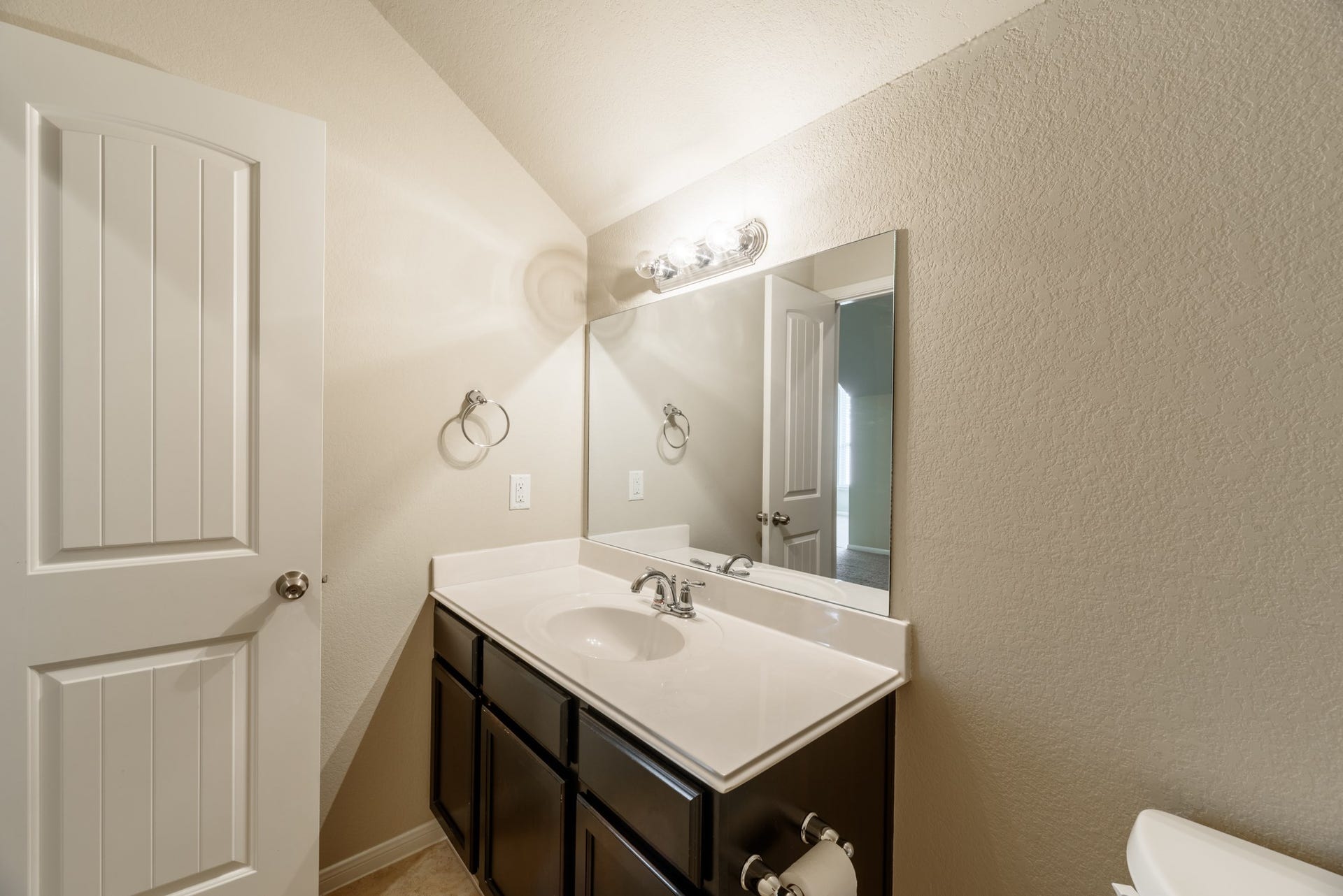 202 Black Swan Place, Magnolia, TX 77354 Secondary bathroom upstairs with a single sink vanity, commode, and tub/shower combo.