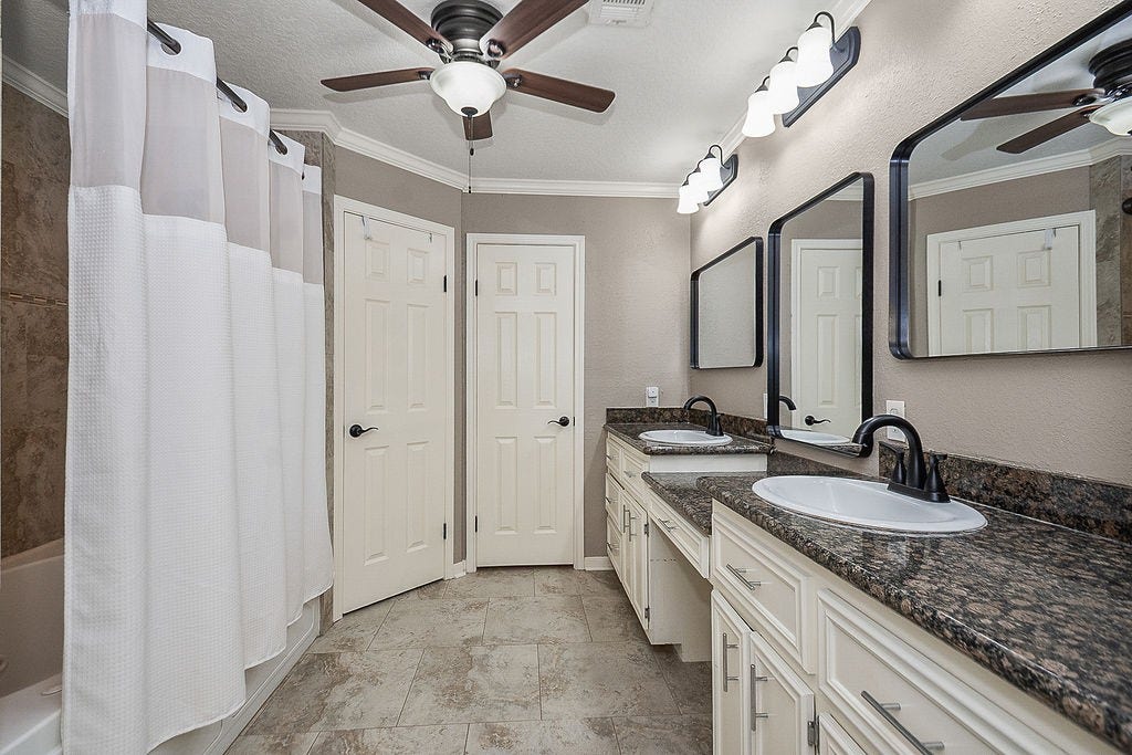 3838 Hansen Drive, Dickinson, TX 77539 3838 Hansen Drive, Dickinson, TX 77539
