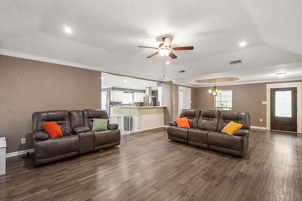 3838 Hansen Drive, Dickinson, TX 77539 3838 Hansen Drive, Dickinson, TX 77539