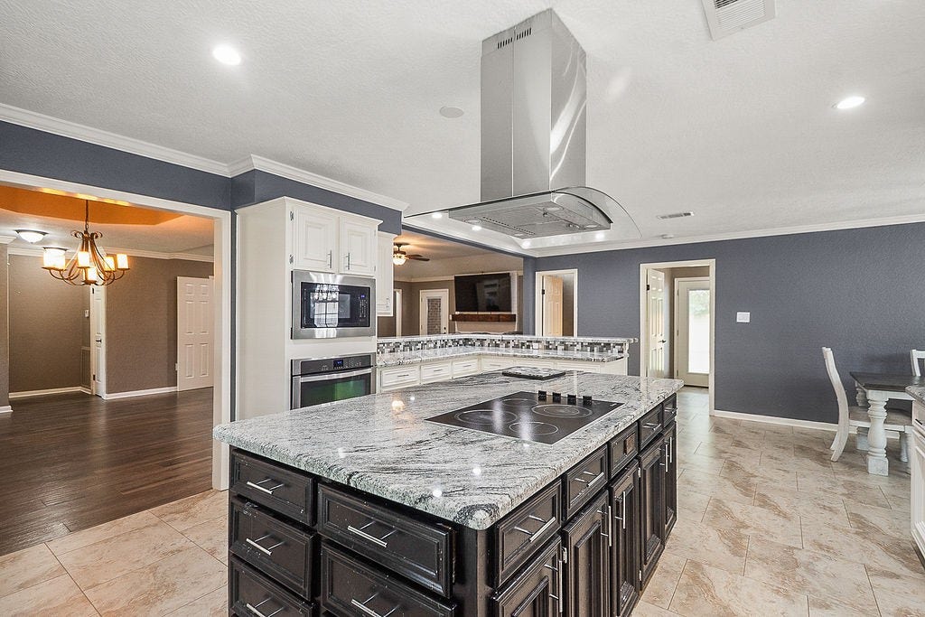 3838 Hansen Drive, Dickinson, TX 77539 3838 Hansen Drive, Dickinson, TX 77539