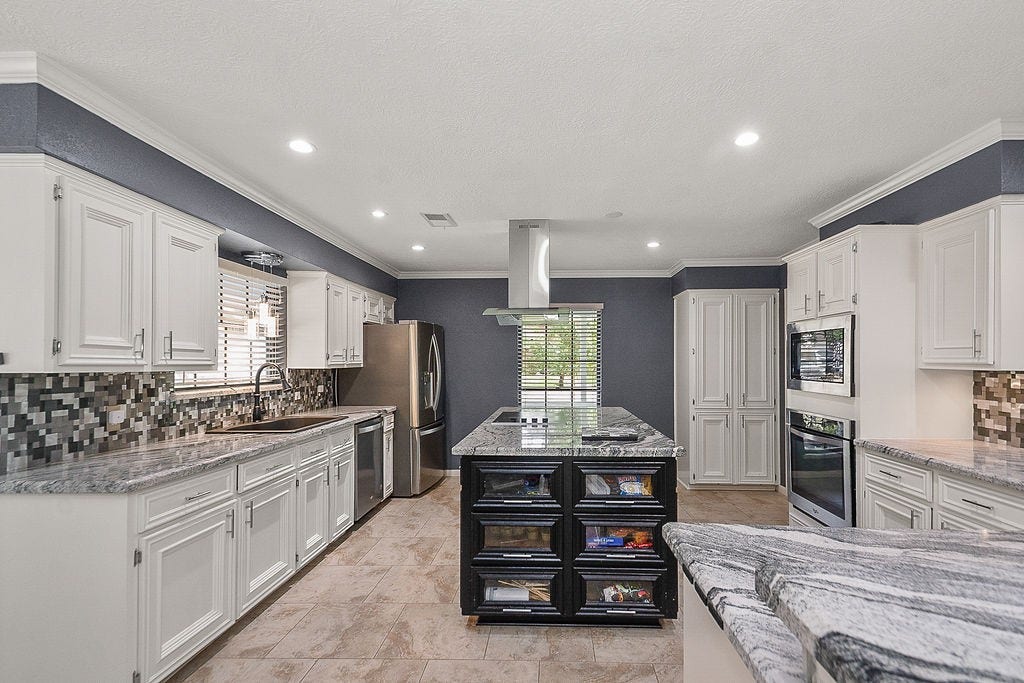 3838 Hansen Drive, Dickinson, TX 77539 3838 Hansen Drive, Dickinson, TX 77539