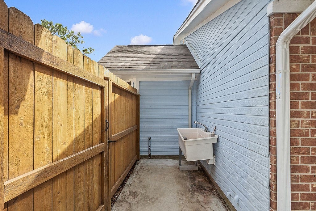 3838 Hansen Drive, Dickinson, TX 77539 3838 Hansen Drive, Dickinson, TX 77539