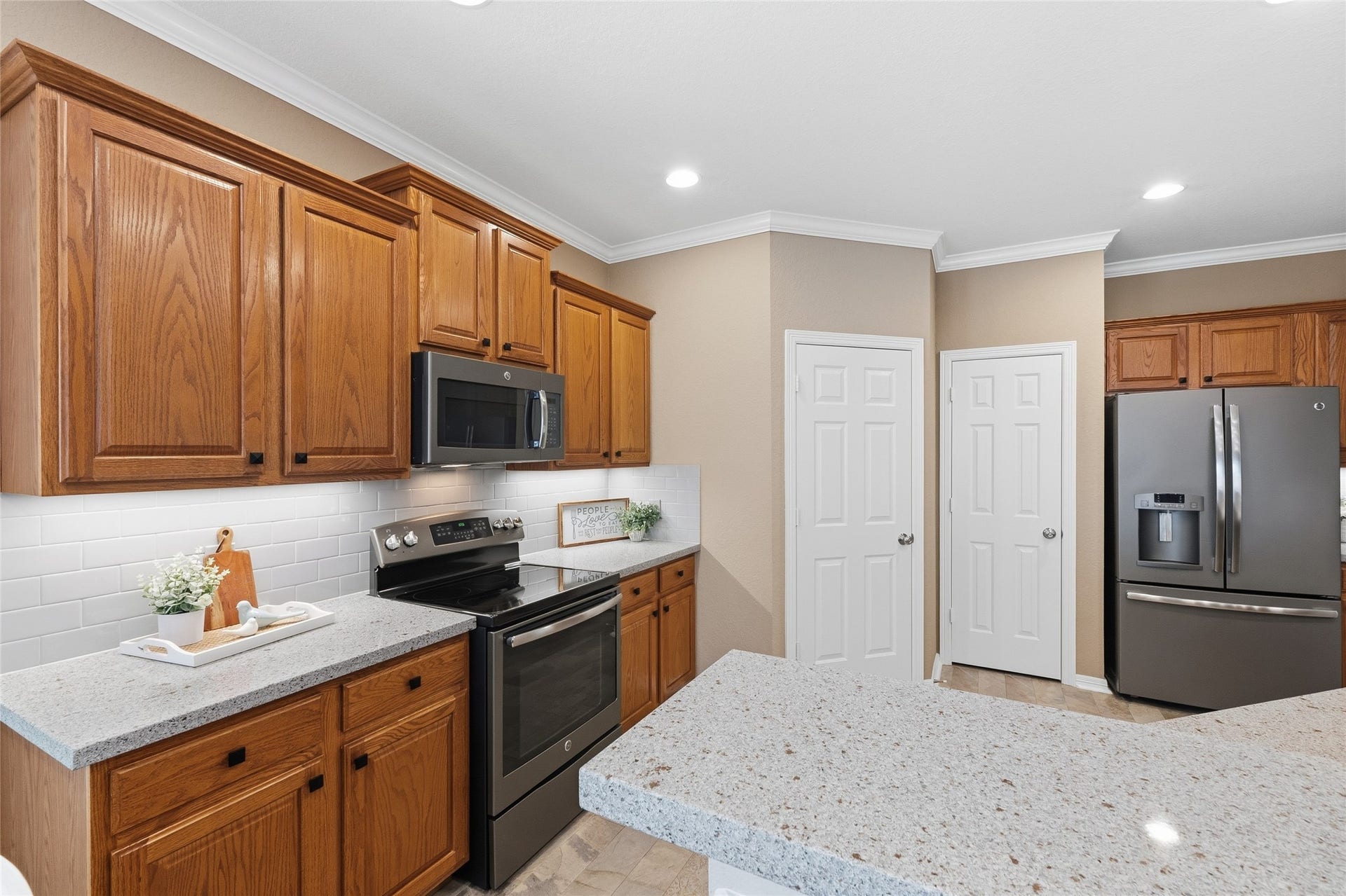 15314 Ledgewood Park Drive, Cypress, TX 77429 Electric range can be converted to gas.