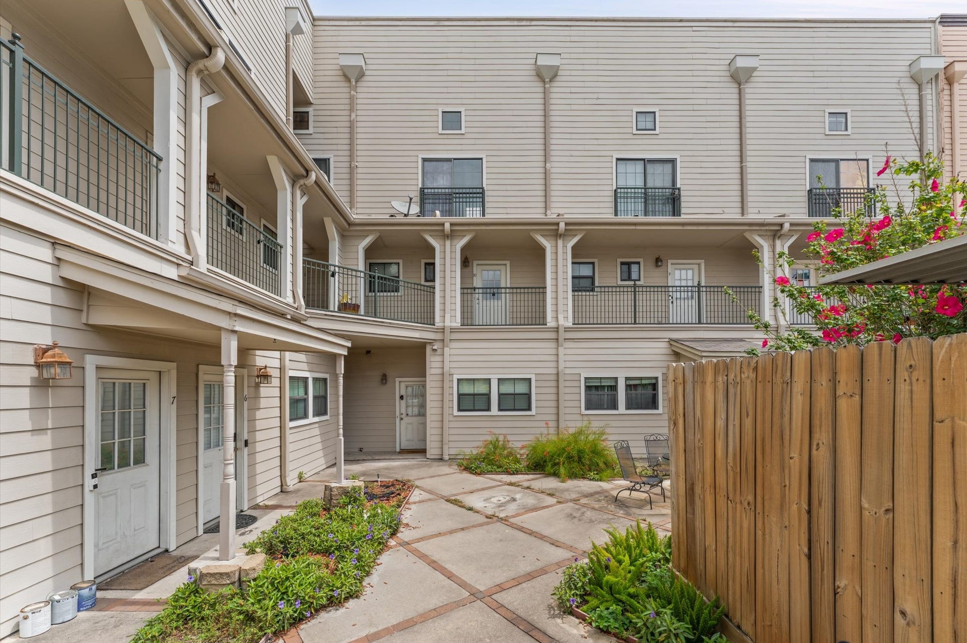 1602 Elgin Street, #10, Houston, TX 77004 Gated community with a courtyard and private parking. Unit #10 comes with 2 carport parking spaces.