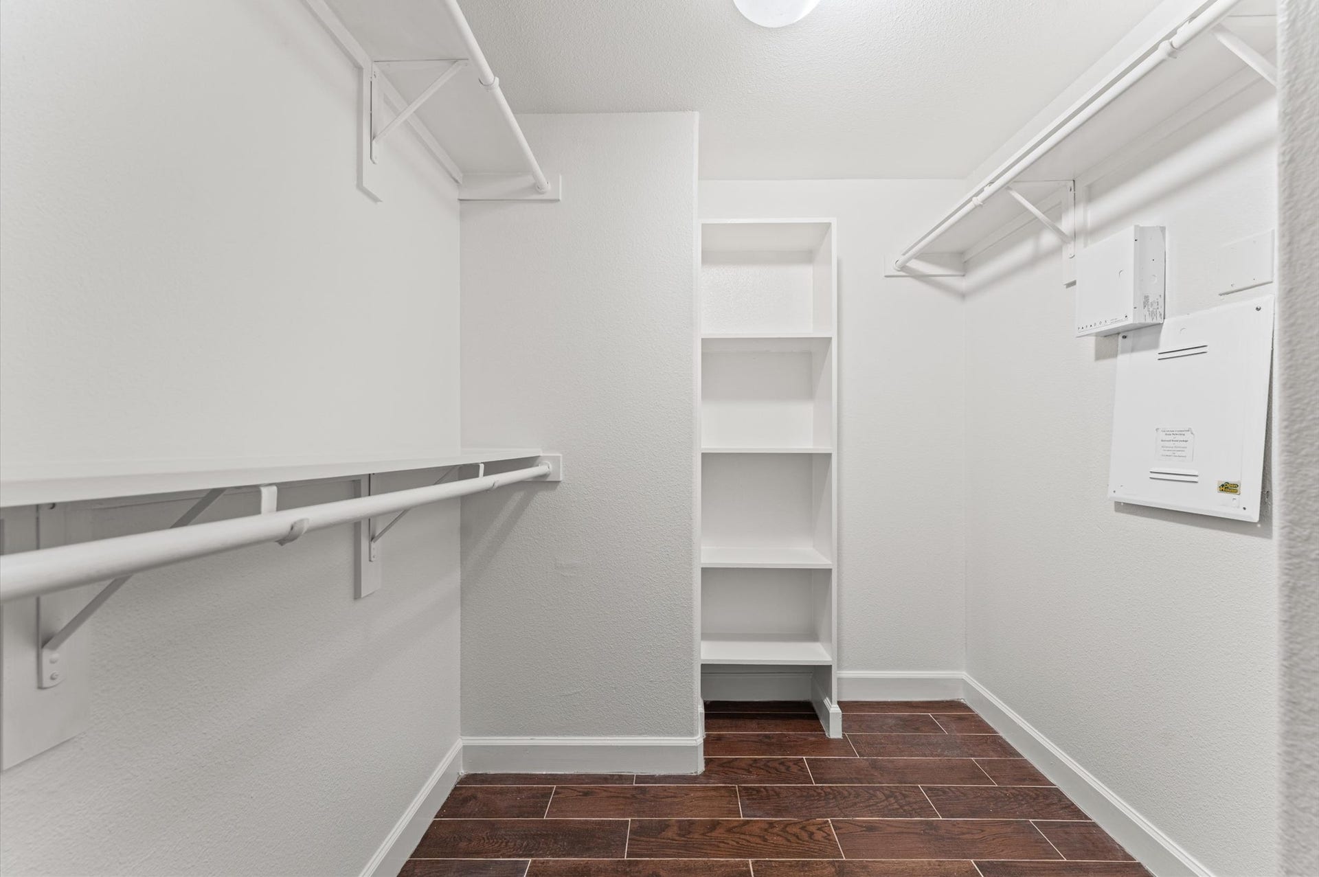 1602 Elgin Street, #10, Houston, TX 77004 Walk-in primary closet