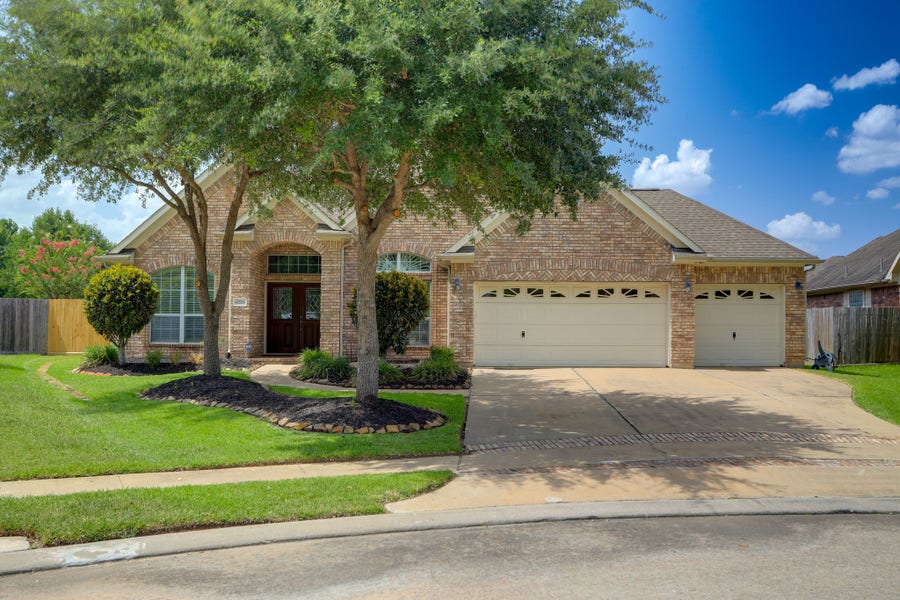 Property photo for 6703 Forsythe Lane, Sugar Land, TX