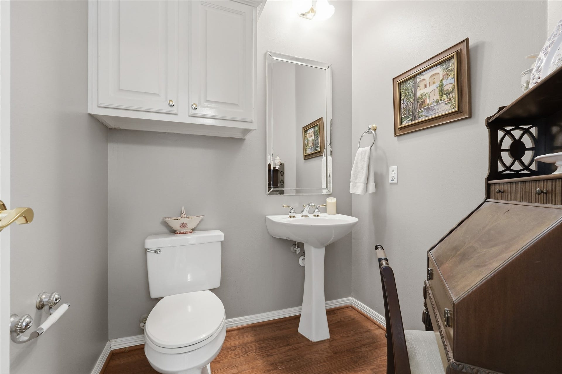 11839 Catrose Lane, Cypress, TX 77429 Half bath located across from the kitchen.
