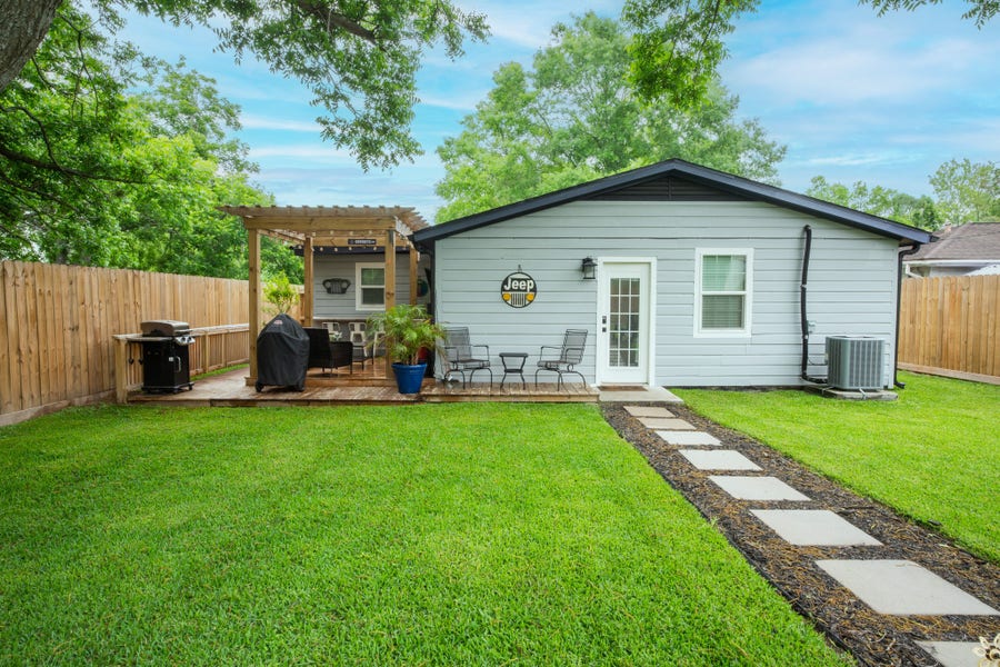 Property photo for 846 S Anderson Street, Angleton, TX