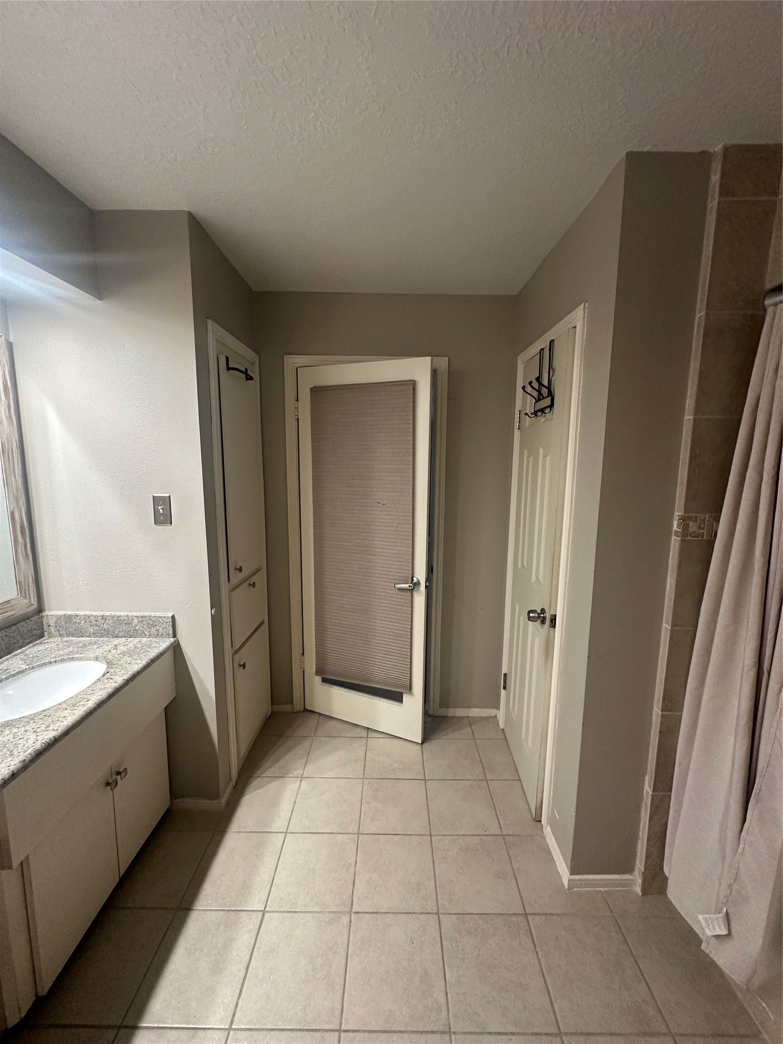 10005 Kemp Forest Drive, Houston, TX 77080 10005 Kemp Forest Drive, Houston, TX 77080