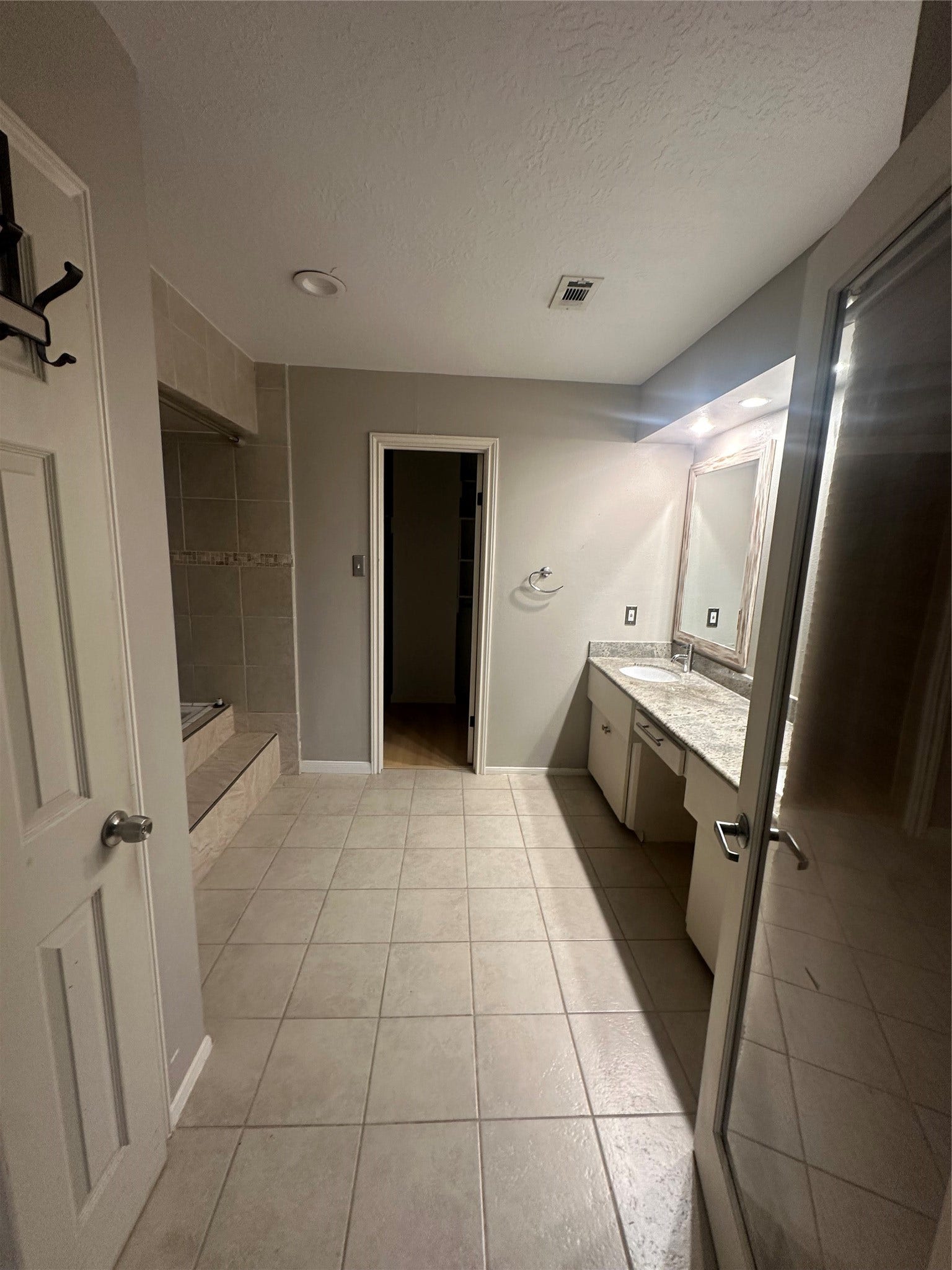 10005 Kemp Forest Drive, Houston, TX 77080 10005 Kemp Forest Drive, Houston, TX 77080
