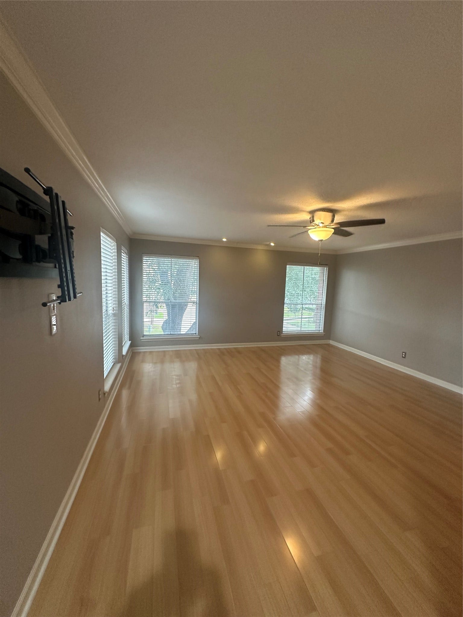 10005 Kemp Forest Drive, Houston, TX 77080 10005 Kemp Forest Drive, Houston, TX 77080
