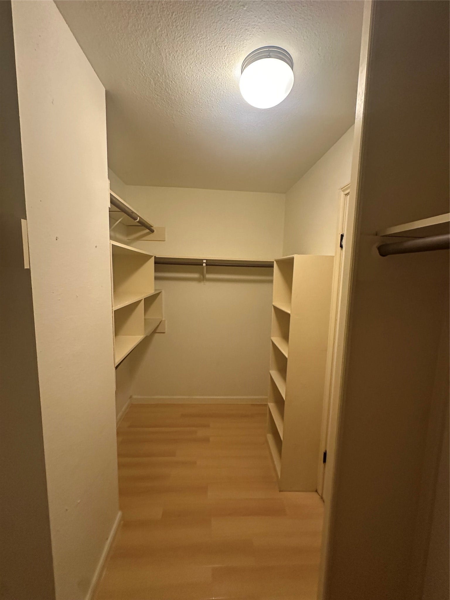 10005 Kemp Forest Drive, Houston, TX 77080 10005 Kemp Forest Drive, Houston, TX 77080
