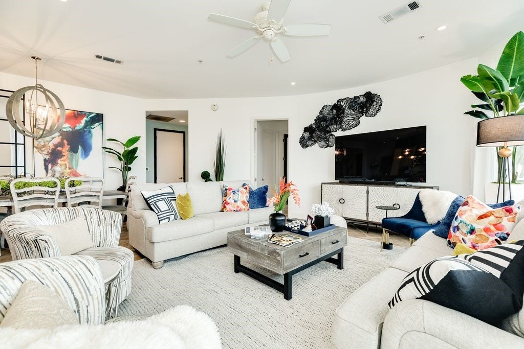 10327 Termini San Luis Pass Road, #218, Galveston, TX 77554 Large living area with plenty of room for entertaining