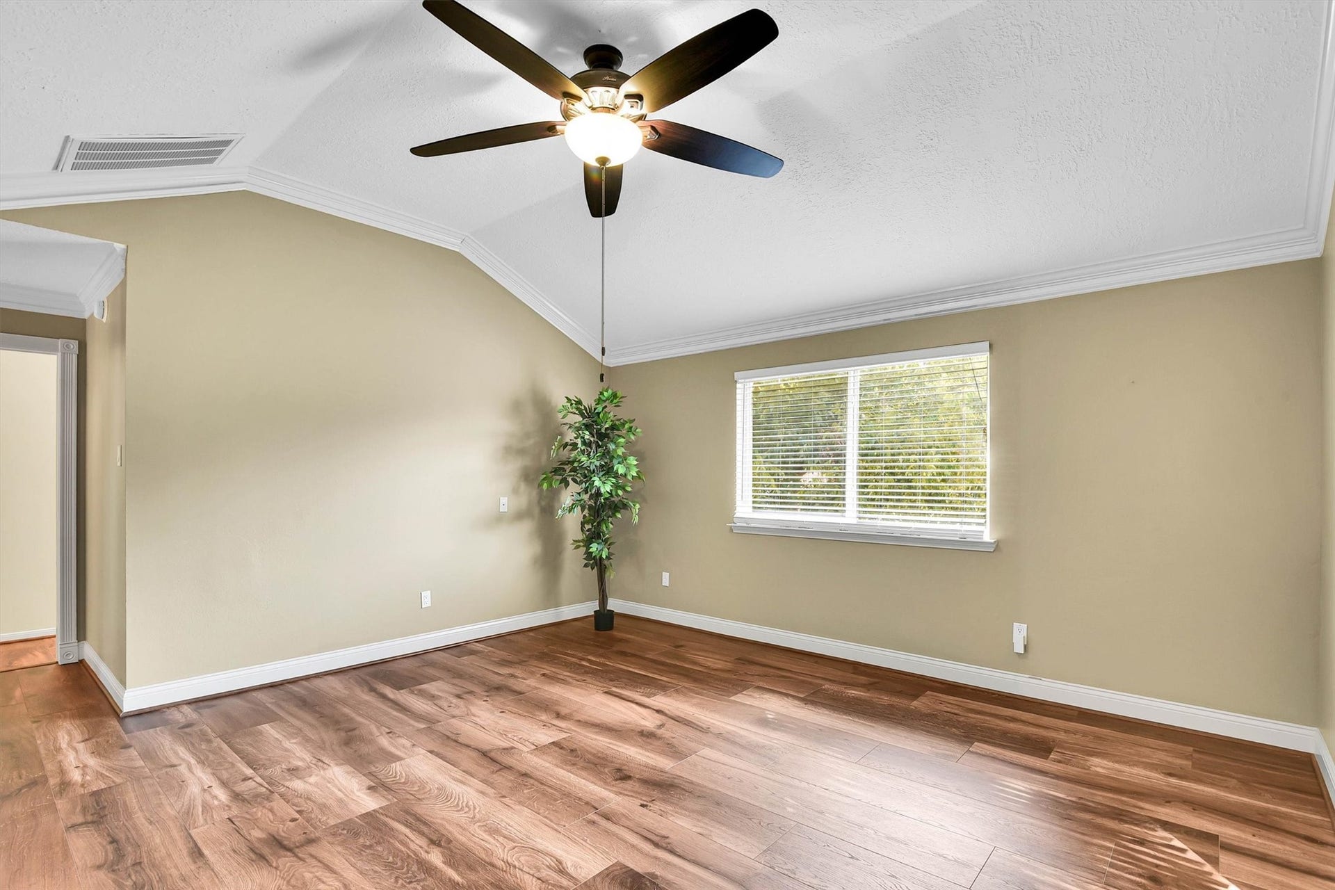 18703 Timbers Trace Drive, Humble, TX 77346 Landing at the top of the stairs.