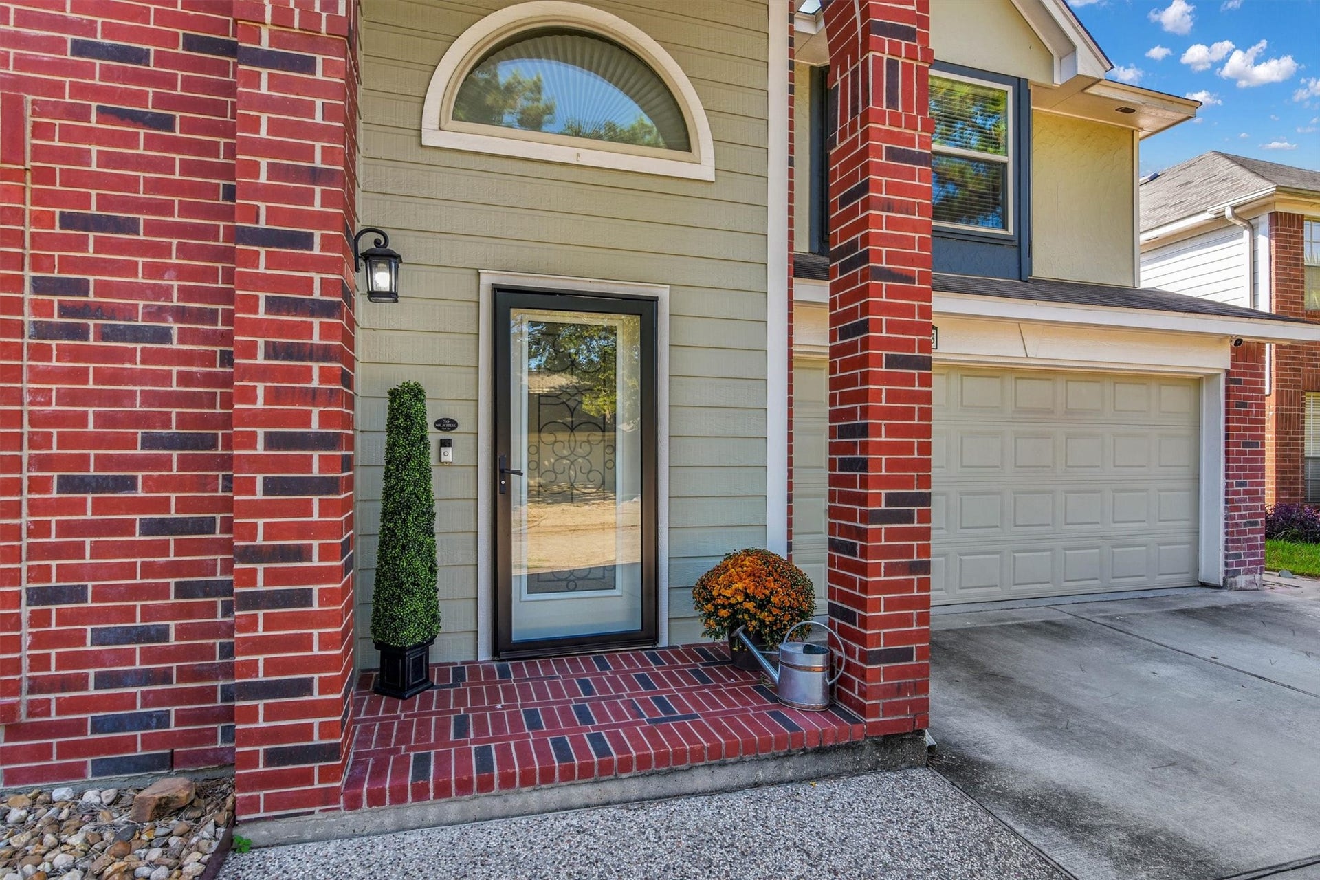 18703 Timbers Trace Drive, Humble, TX 77346 Inviting entryway.