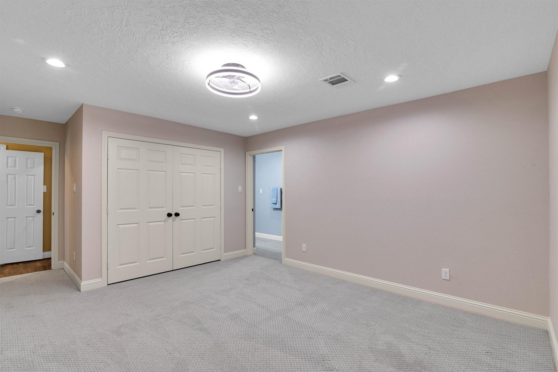 18703 Timbers Trace Drive, Humble, TX 77346 Bonus/flex room with full bath.