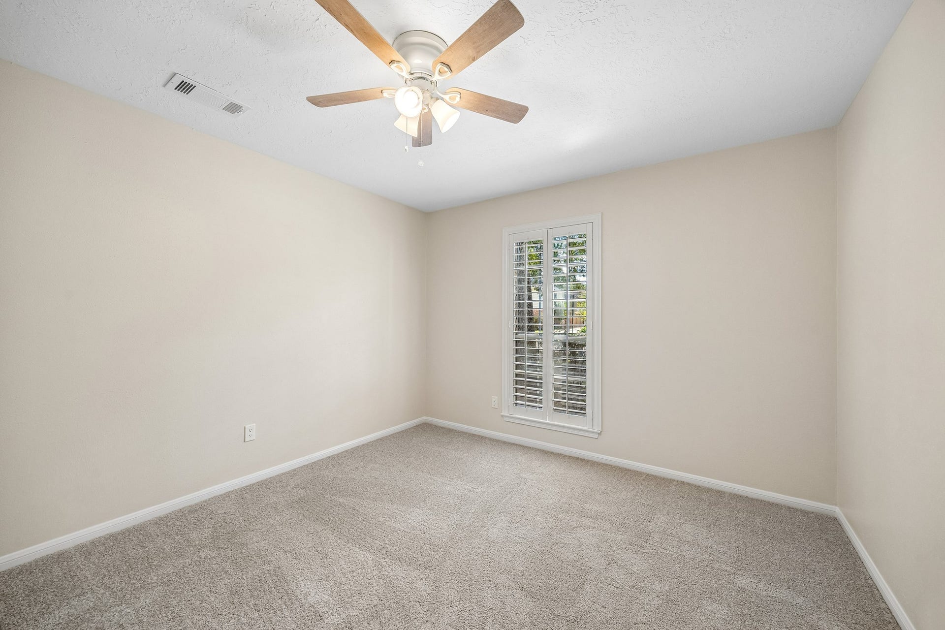 3427 Tree Lane, Kingwood, TX 77339 3427 Tree Lane, Kingwood, TX 77339