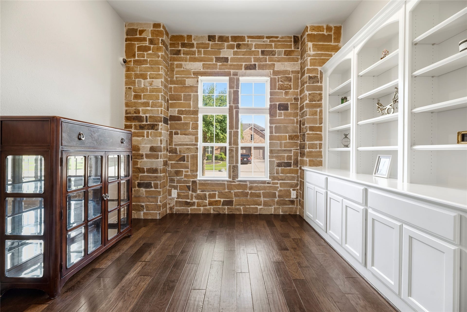 17922 Olde Oaks Estate Court, Cypress, TX 77433 Past the formal dining room, there is a flex space. The options are endless in this room. It could a wine room, home office, or more.