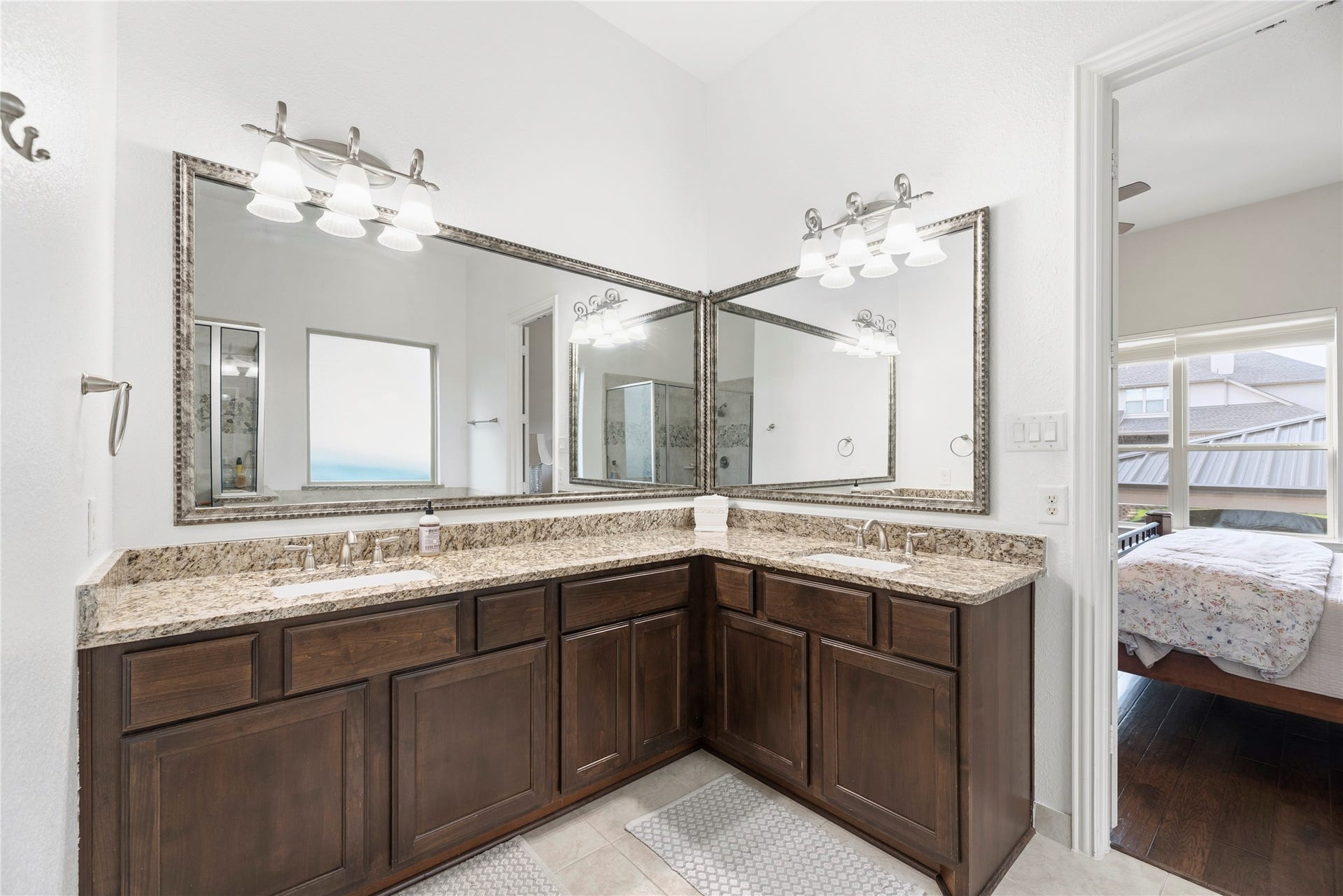 17922 Olde Oaks Estate Court, Cypress, TX 77433 The perfect set up for two people in the primary bathroom.