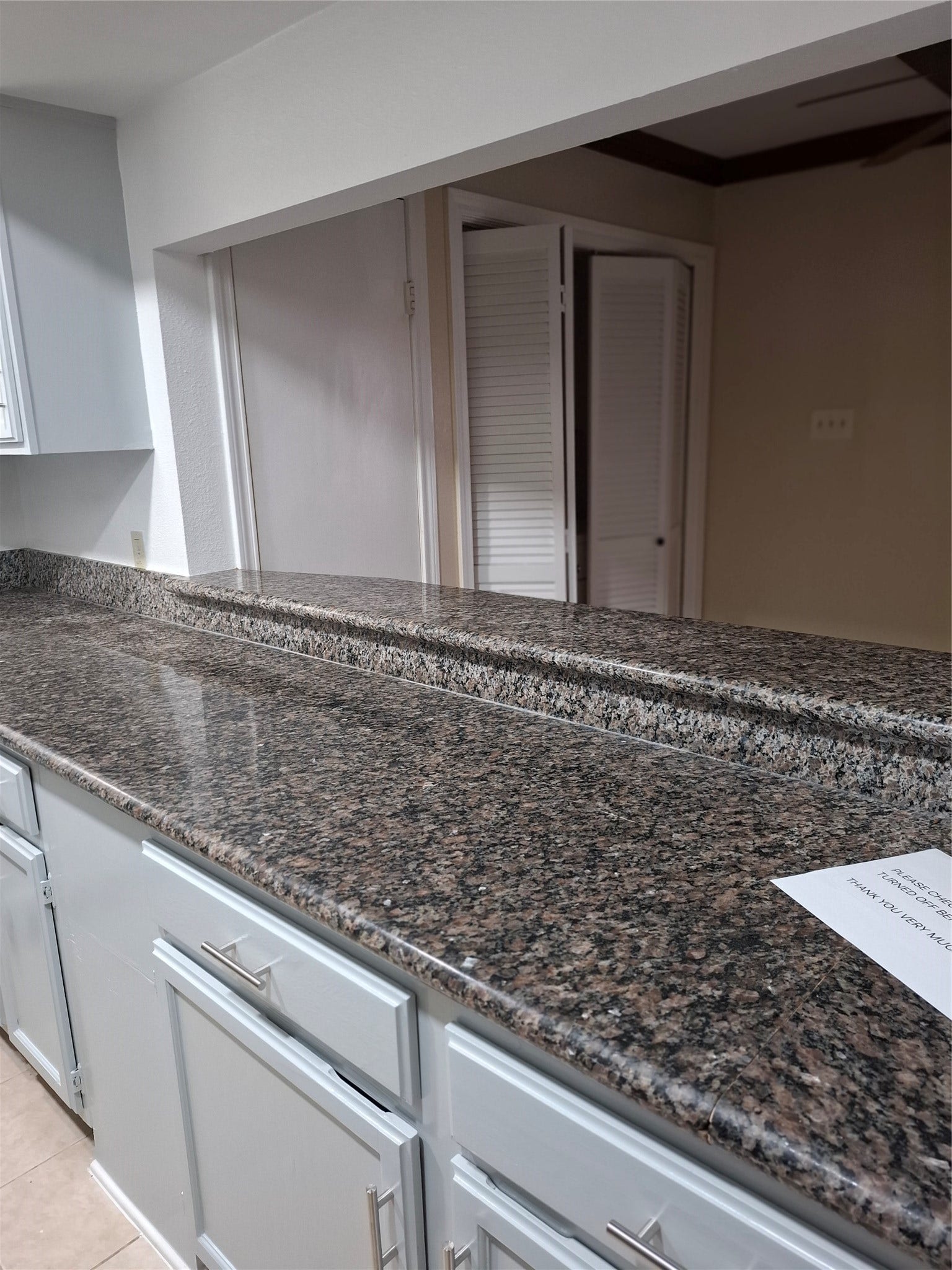 2917 Nottingham Lane, Missouri City, TX 77459 Granite counter tops.