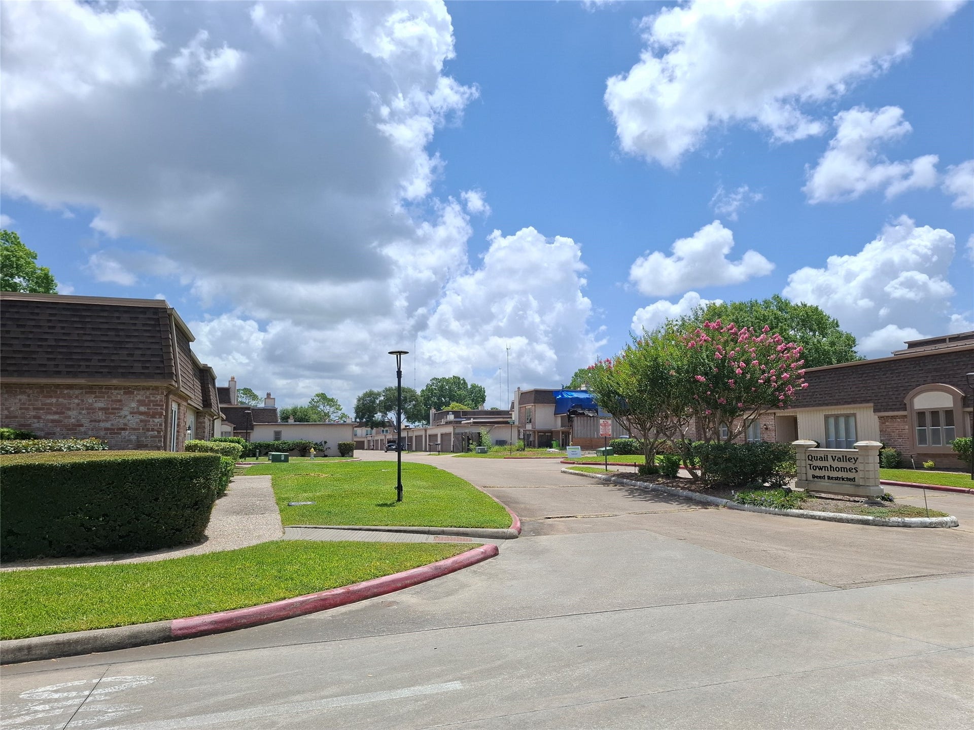 2917 Nottingham Lane, Missouri City, TX 77459 Another view of the neighborhood.