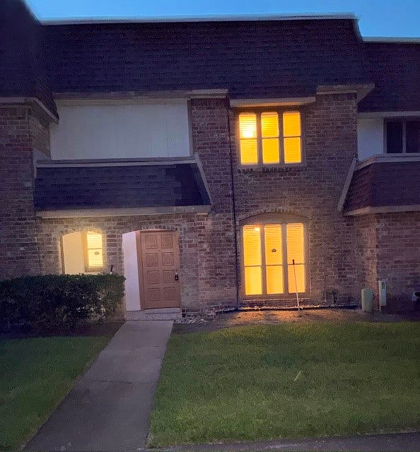 2917 Nottingham Lane, Missouri City, TX 77459 Nottingham at night.