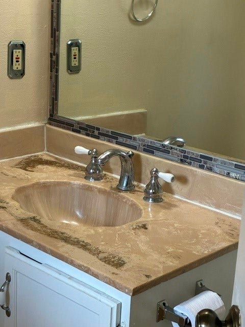 2917 Nottingham Lane, Missouri City, TX 77459 Part of the bathroom in the first floor.