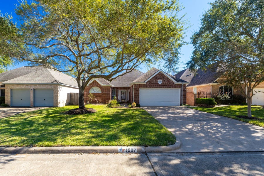 Property photo for 1907 Emerald Court, Houston, TX