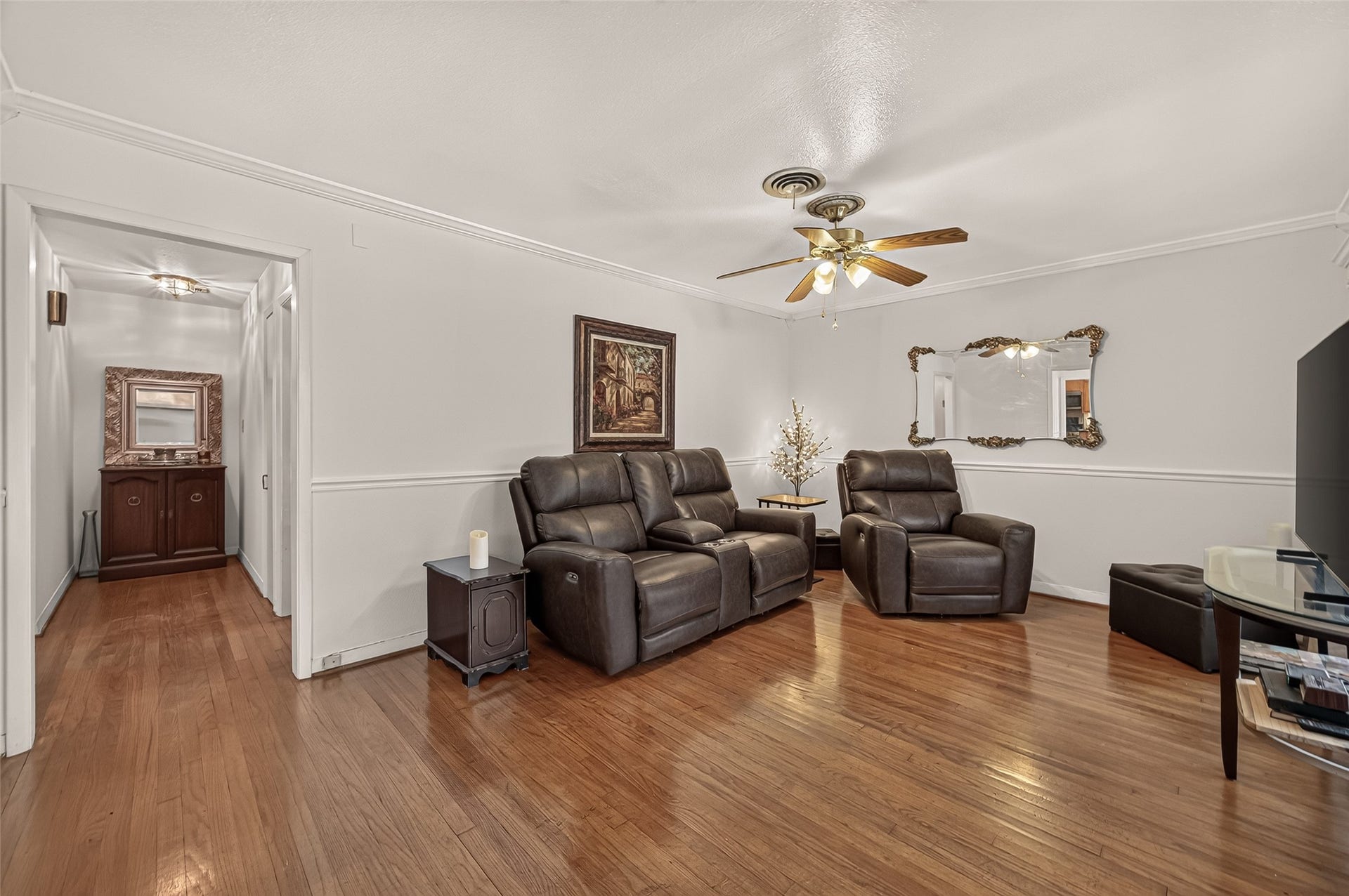 6655 Wildwood Way, Houston, TX 77023 Spacious Living Room. Original hardwood floors.