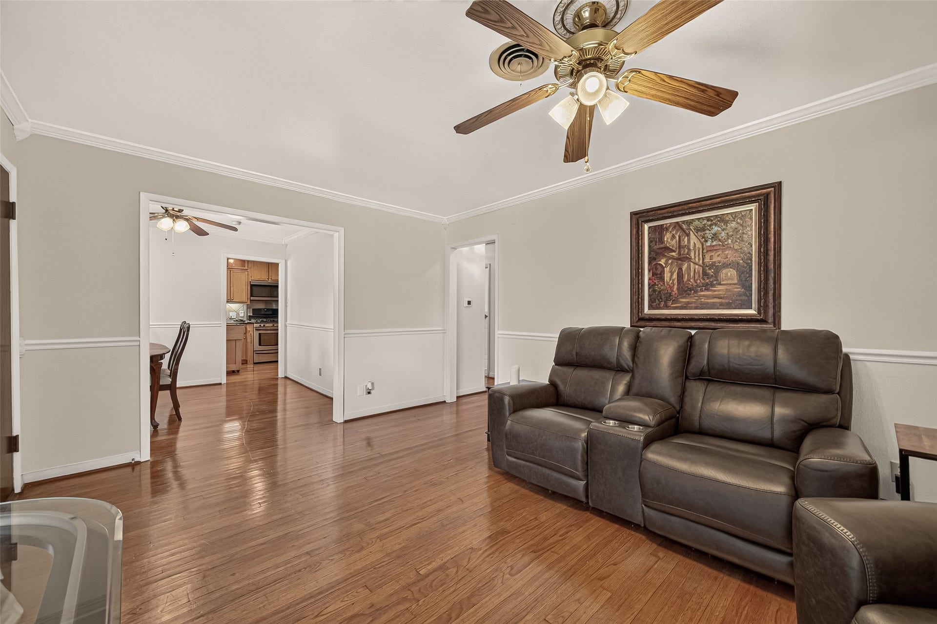 6655 Wildwood Way, Houston, TX 77023 Living Room connects to the Dining room. Crown molding, and chair rail add a finishing touch.