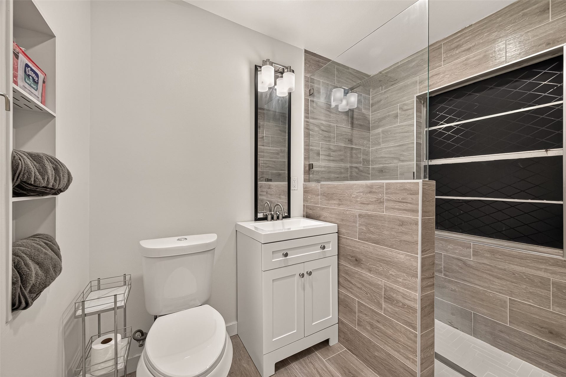 6655 Wildwood Way, Houston, TX 77023 Recently updated bath. Walk in rain head shower. Shower is handicap accessible.