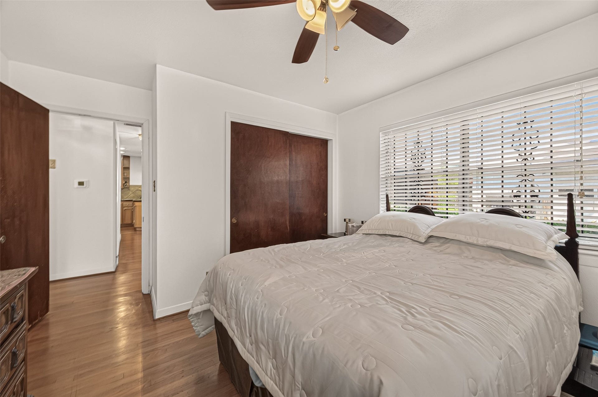6655 Wildwood Way, Houston, TX 77023 Secondary bedroom.