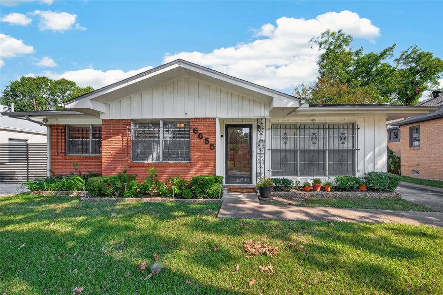 Property photo for 6655 Wildwood Way, Houston, TX