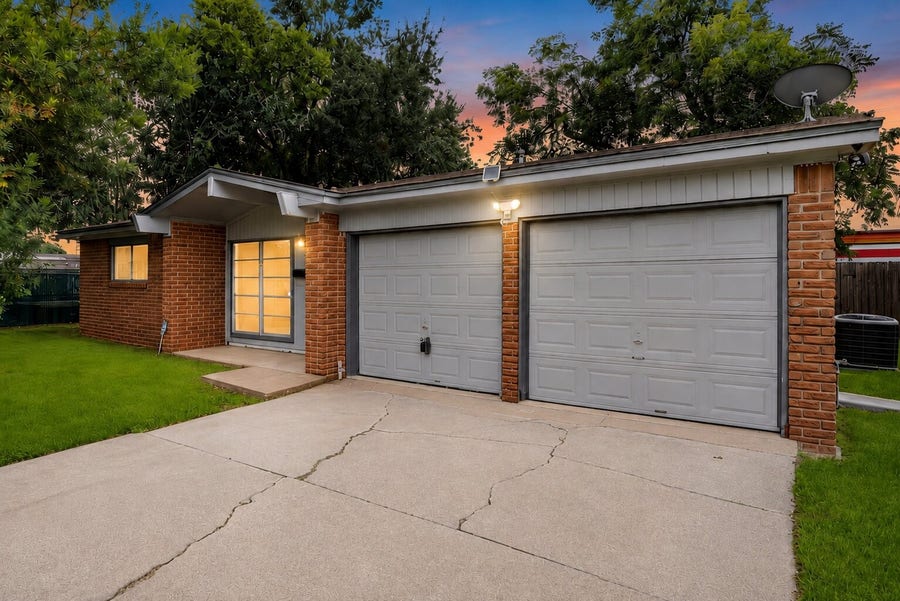 Property photo for 806 Shawnee Street, Houston, TX