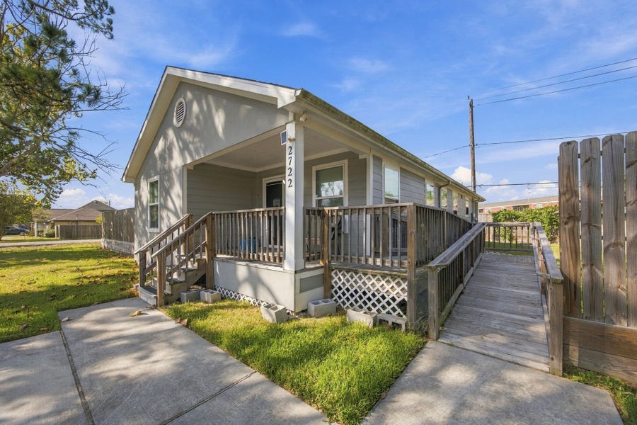 Property photo for 2722 Vega st, Houston, TX