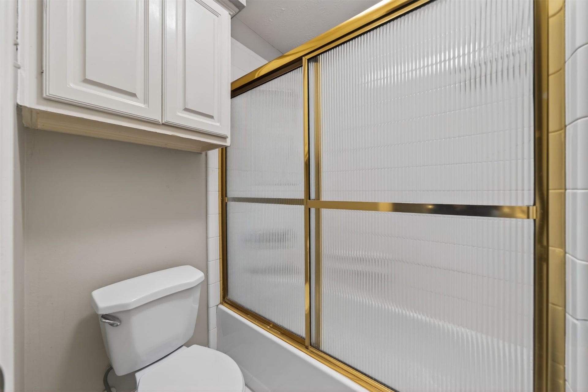 4319 Oak Forest Drive, Missouri City, TX 77459 Secondary bathroom