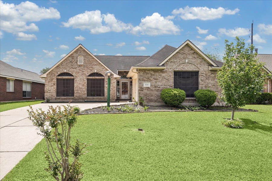 Property photo for 2726 N Larkspur Circle, Pearland, TX