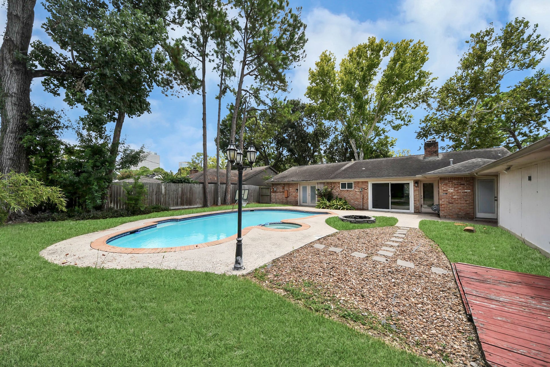 10706 Inwood Drive, Houston, TX 77042