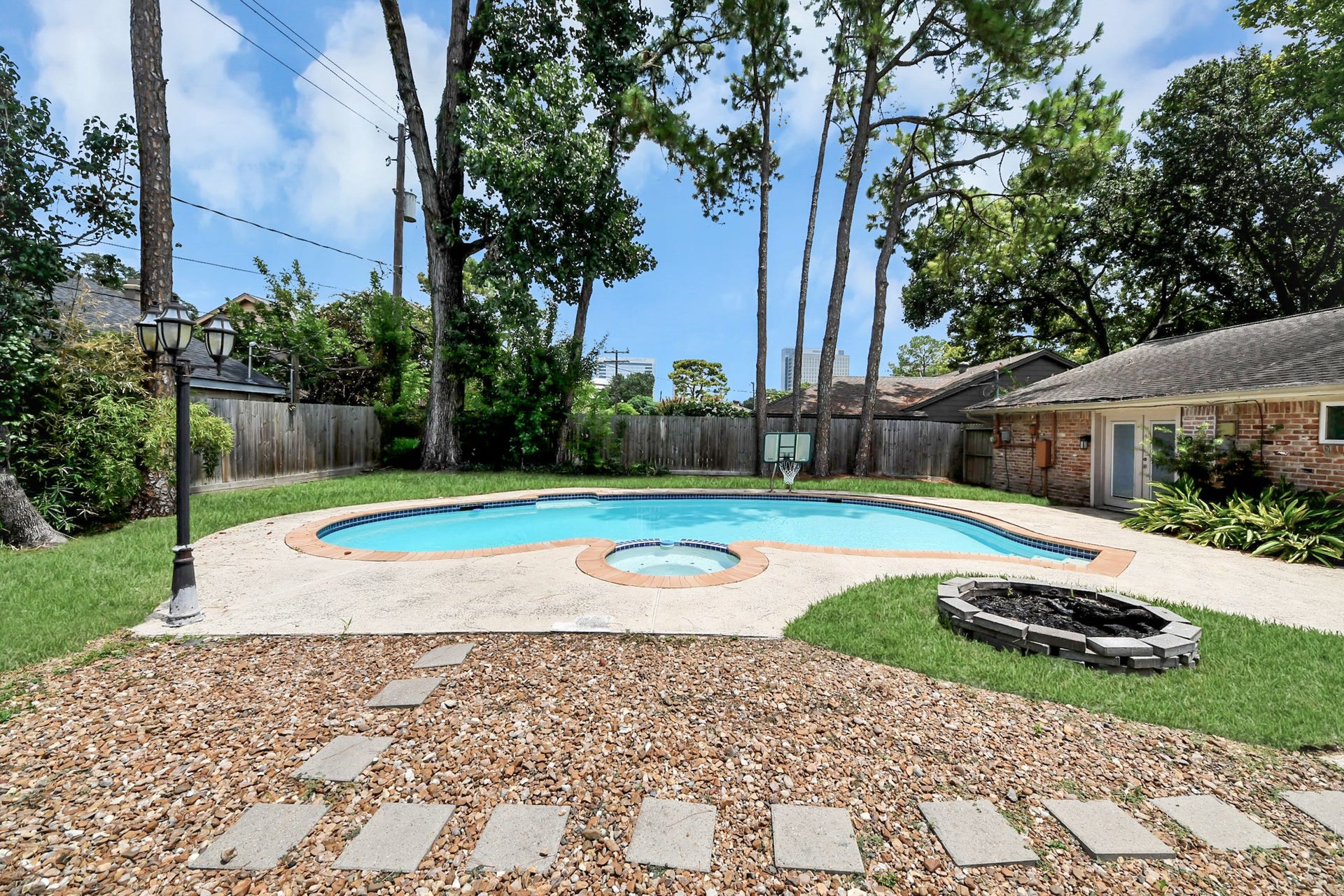 10706 Inwood Drive, Houston, TX 77042
