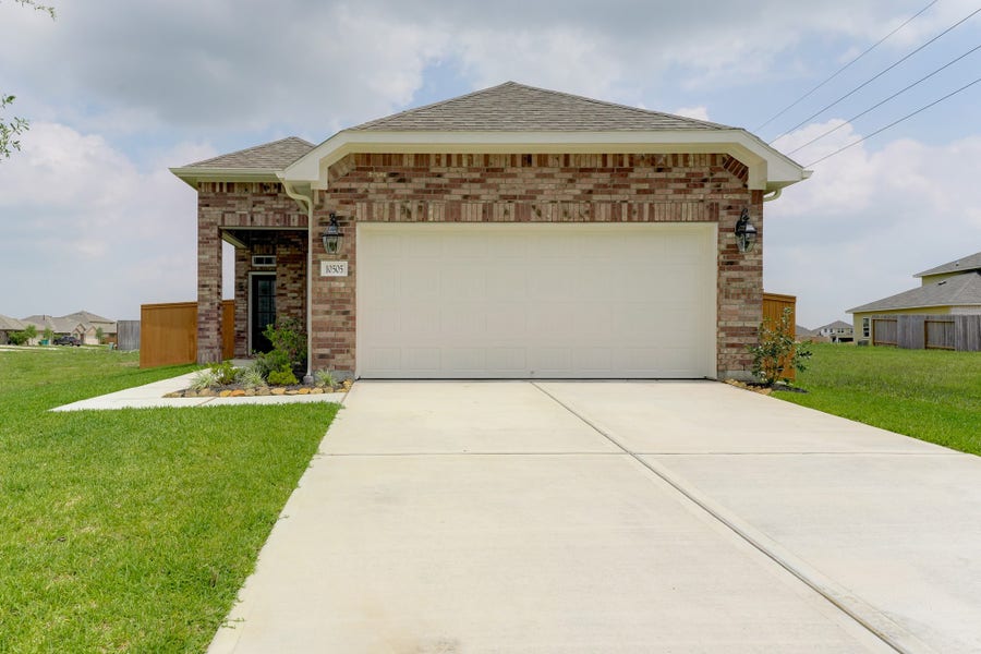 Property photo for 10505 Stone Peak Drive, Rosharon, TX